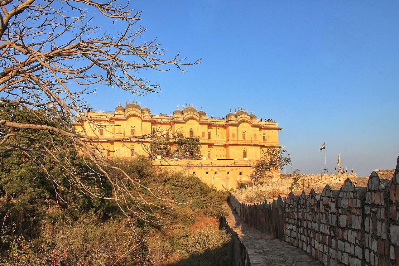 Nahargarh Fort and the winding sandstone ramparts overlooking Jaipur
